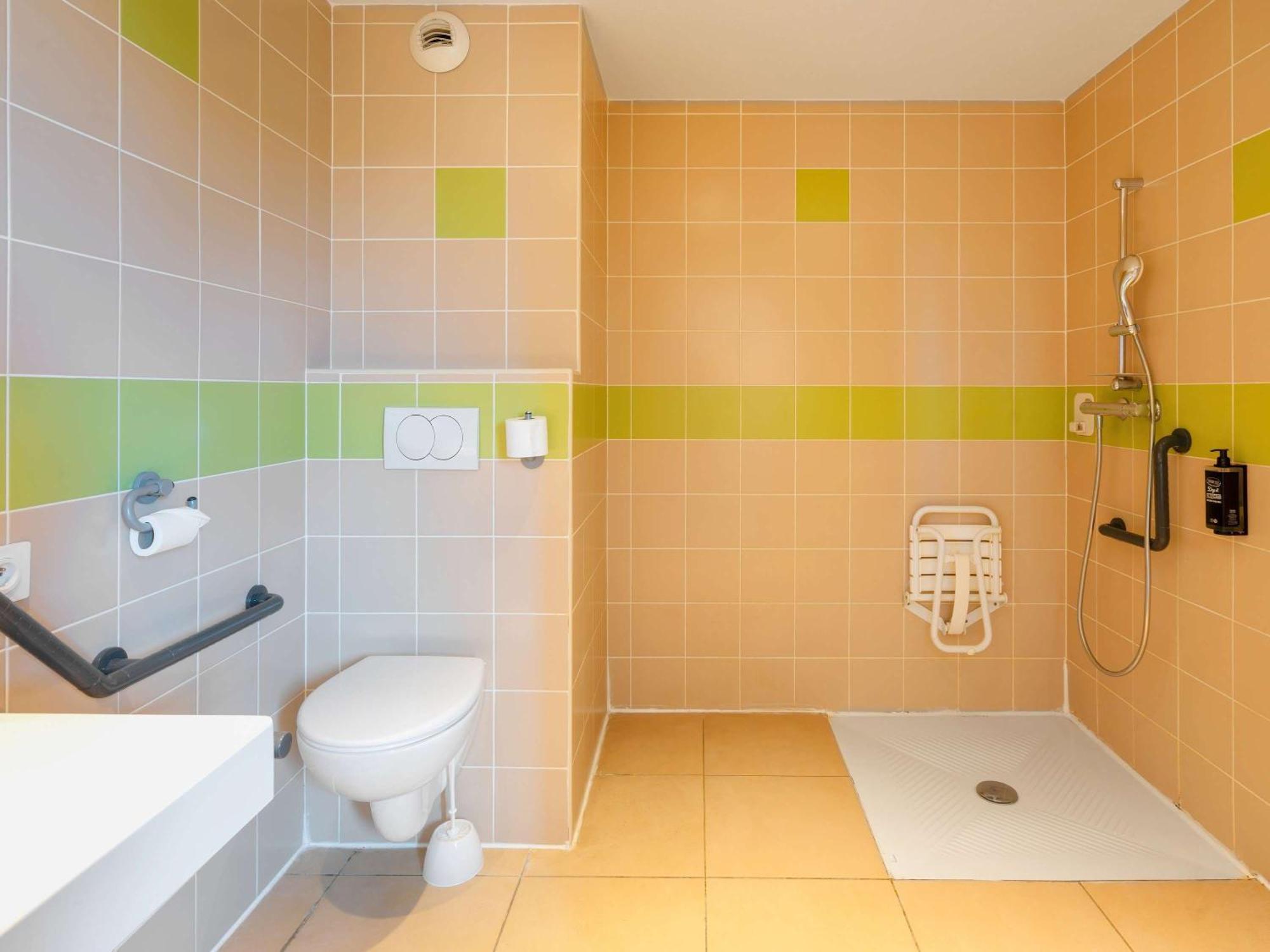 Ibis Budget Manosque Cadarache Exterior photo