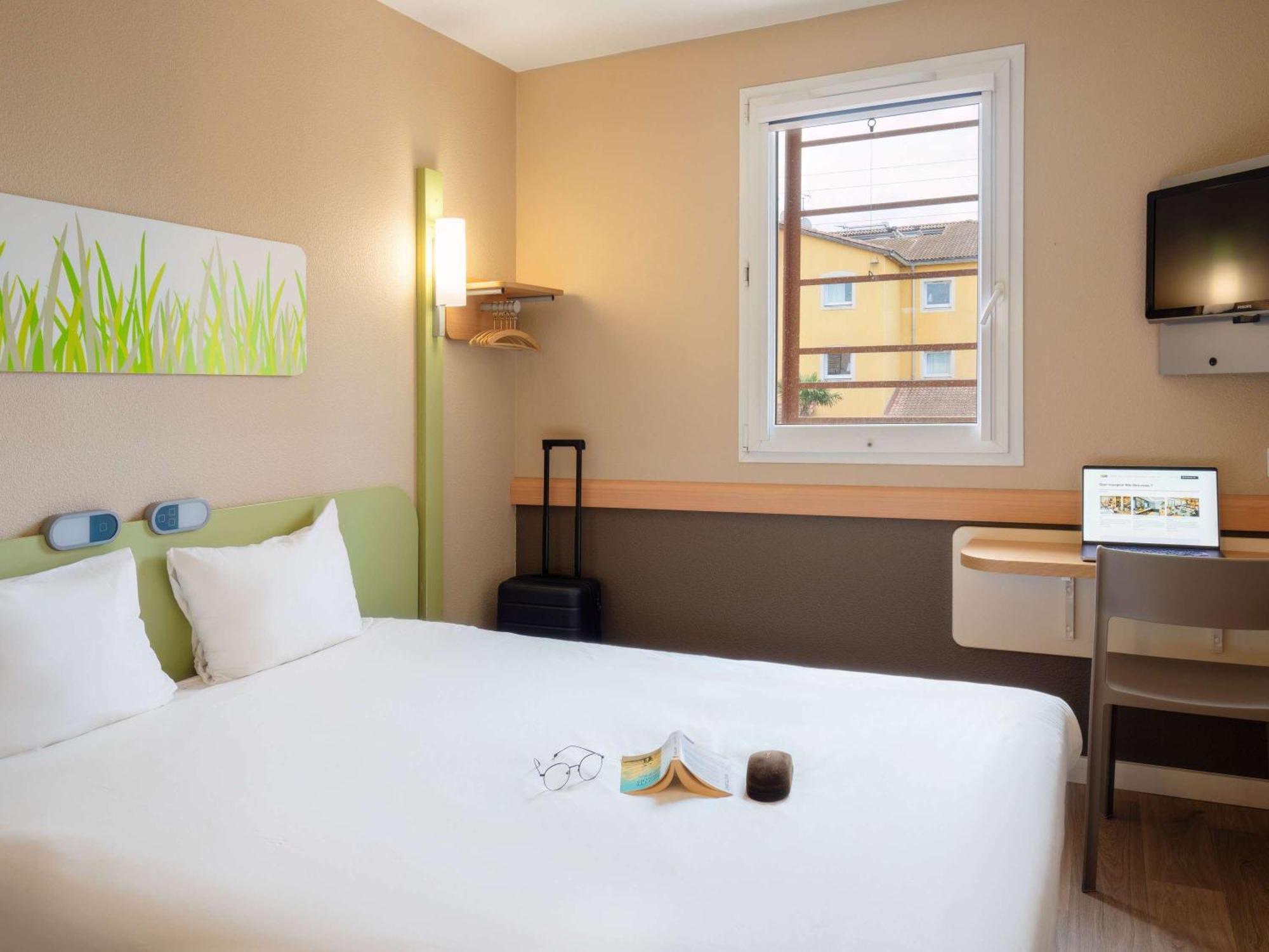 Ibis Budget Manosque Cadarache Exterior photo
