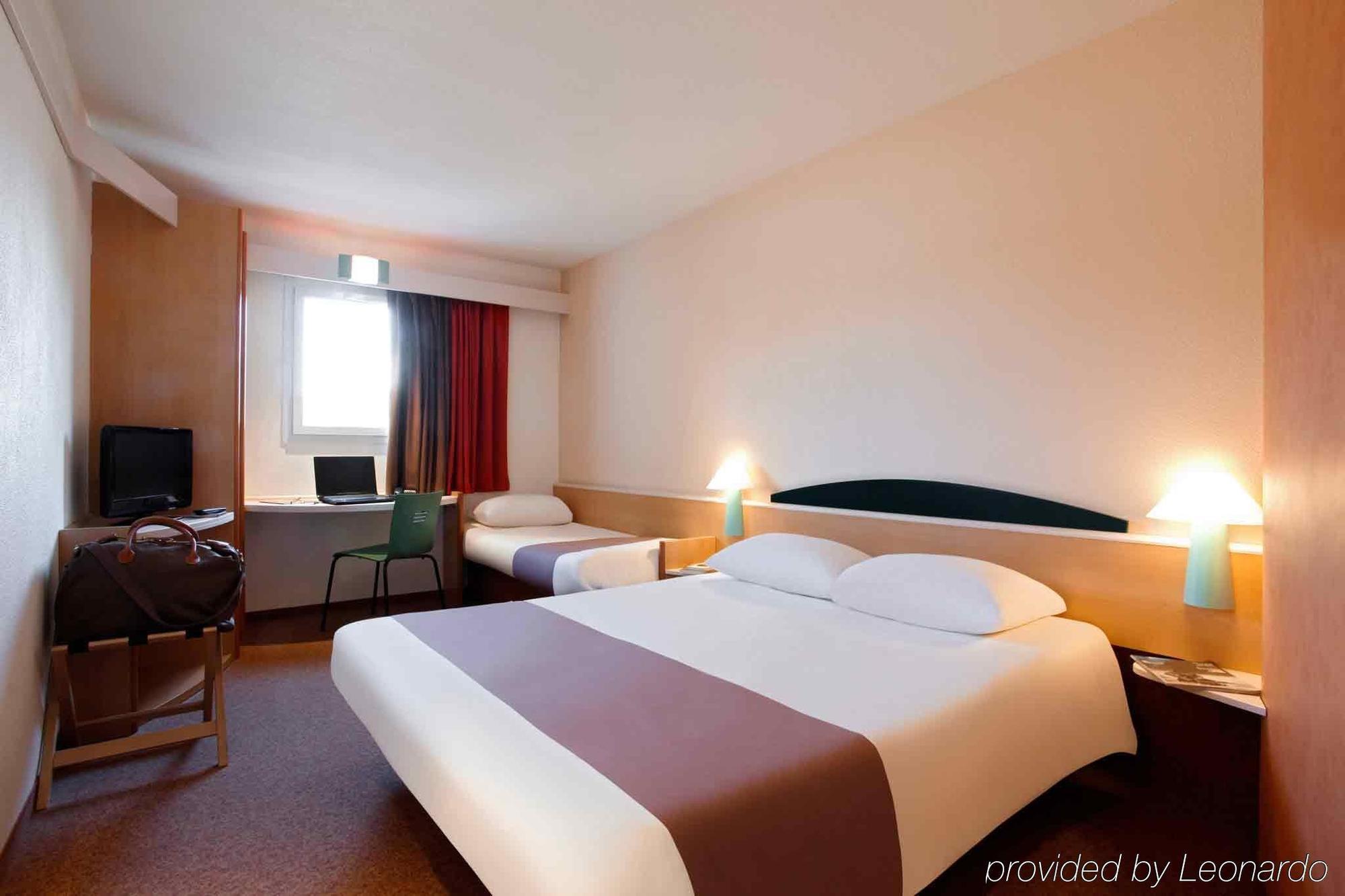 Ibis Budget Manosque Cadarache Exterior photo